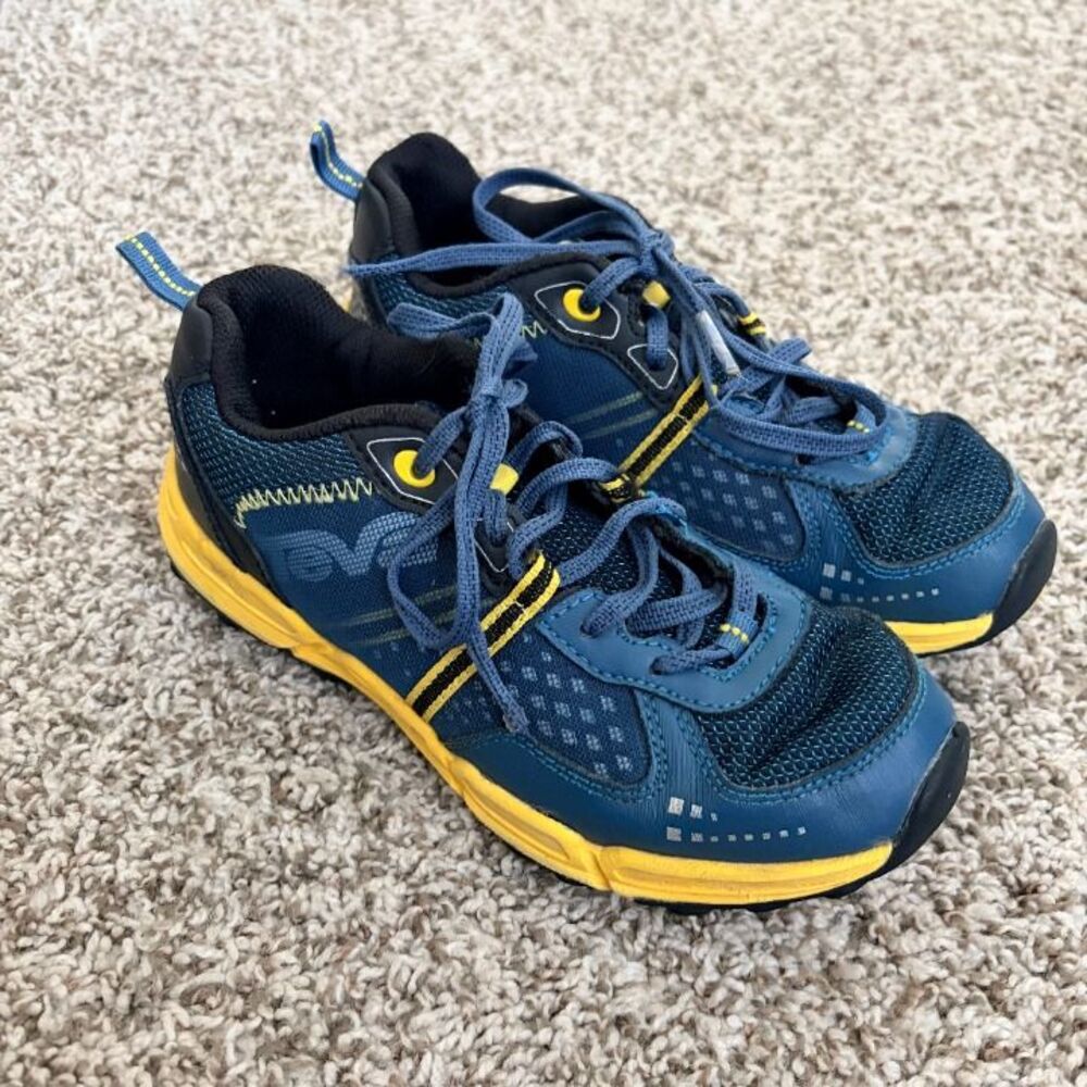 Size 3 / Boys Teva Sneakers